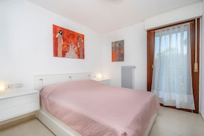 2 habitaciones, tabla de planchar con plancha, wifi y ropa de cama