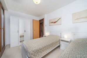 2 habitaciones, tabla de planchar con plancha, wifi y ropa de cama