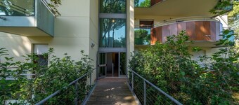 Bright 55 sqm apartment, perfect for 4 people, located on the first floor of a building with a lift (stairs to access it). The accommodation is located in a quiet residential area surrounded by greenery and is equipped with every comfort including air co