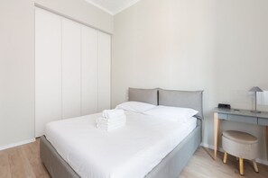 1 habitación, escritorio, tabla de planchar con plancha y wifi 