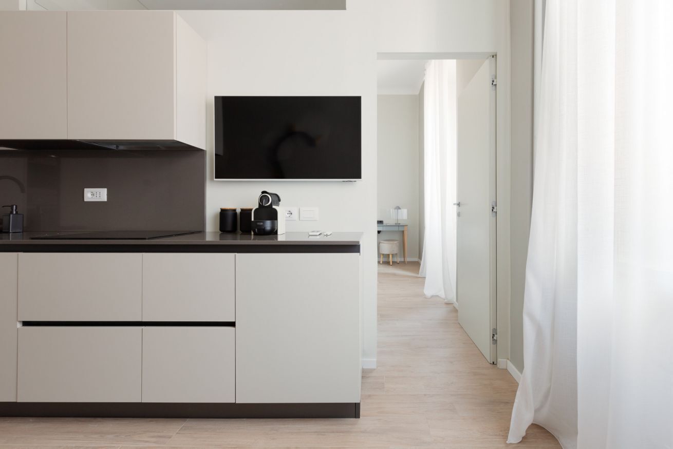 Kjøleskap, mikrobølgeovn, ovn og kokeplater