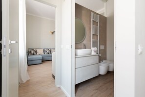 Regadera, secadora de cabello, bidet 