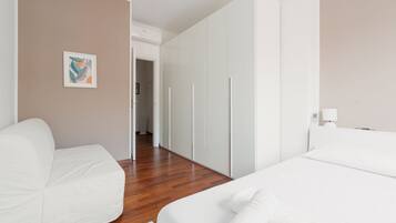 1 slaapkamer, een strijkplank/strijkijzer, wifi, beddengoed