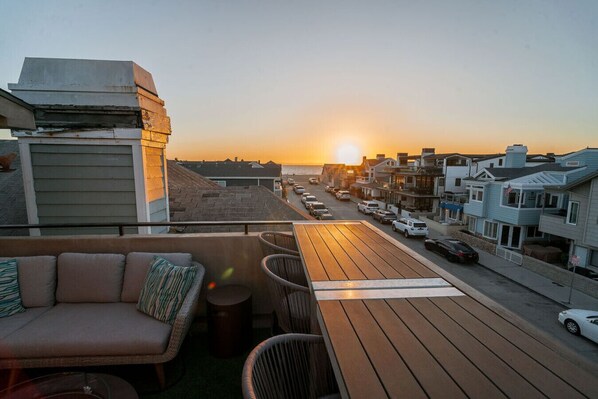 تناول الطعام بالخارج