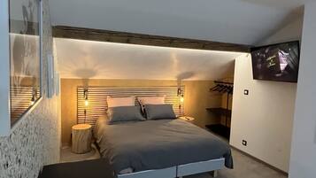 4 Schlafzimmer, Zimmersafe, Schreibtisch, Bügeleisen/Bügelbrett