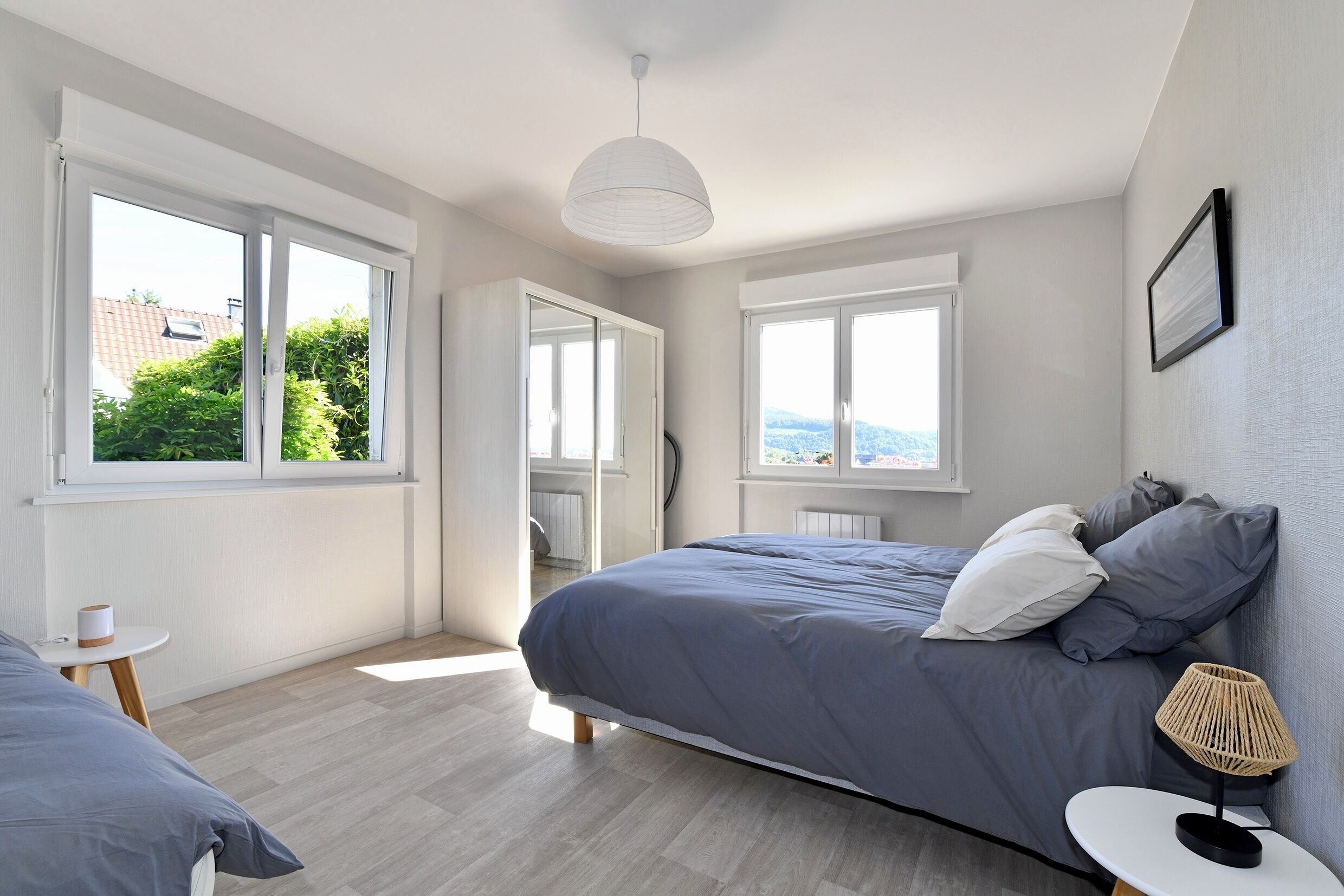 4 slaapkamers, een kluis op de kamer, een bureau