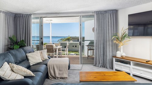 Portofino Nelson Bay with water views across Harbour and free parking