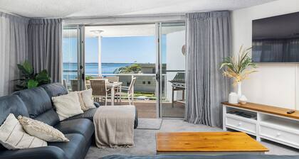 Portofino Nelson Bay with water views across Harbour and free parking