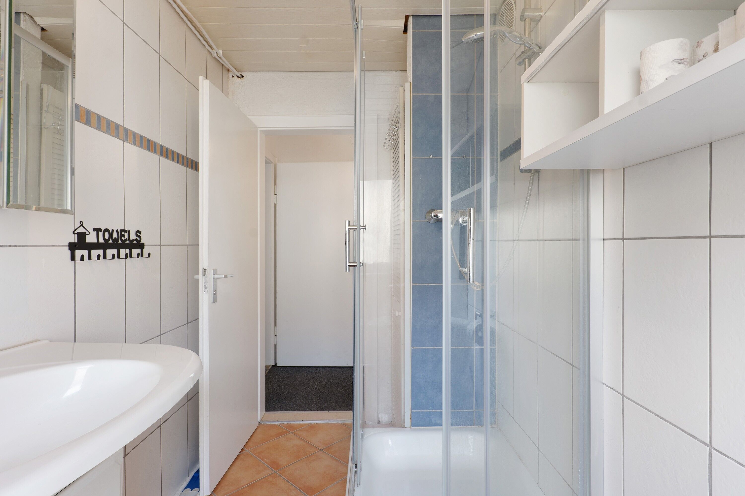 Shower, towels