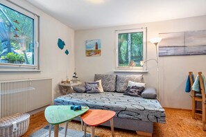 1 bedroom, free WiFi, bed sheets - Bungalow "Zur Möwe' Bgl 21" with Private Terrace & Wi-Fi (Dranske)