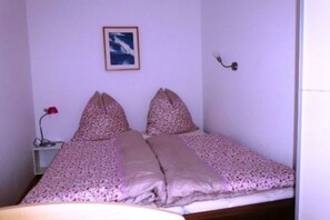 1 bedroom, free WiFi, bed sheets