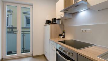 Frigorifero, forno, piano cottura, lavastoviglie