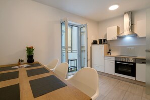 Refrigerador, horno, placa de cocina, lavavajillas