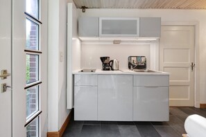 Fridge, stovetop, coffee/tea maker, electric kettle