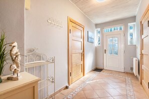 Interior - Holiday Home 'Ferienhaus Von Osten' with Private Terrace (Burg (Dithmarschen))