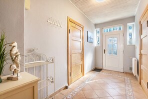 Interior - Holiday Home 'Ferienhaus Von Osten' with Private Terrace (Burg (Dithmarschen))