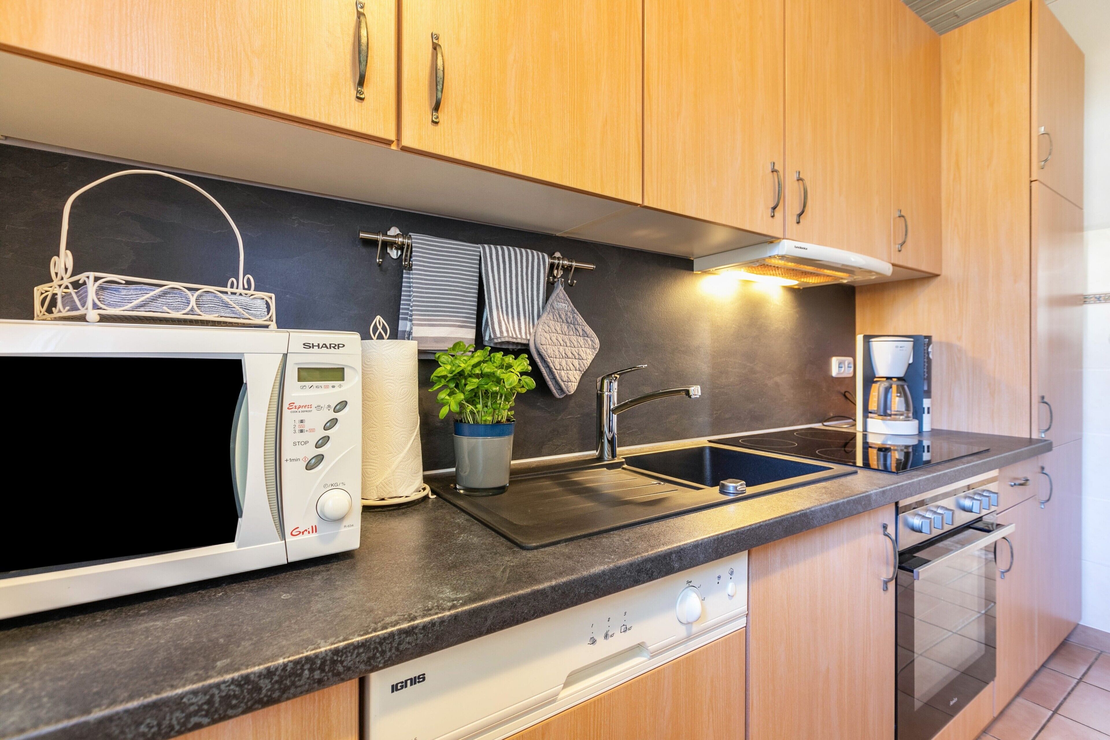 Refrigerador, microondas, horno, placa de cocina