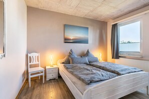 2 bedrooms, free WiFi, bed sheets - Holiday Home 'Ferienhaus Von Osten' with Private Terrace (Burg (Dithmarschen))