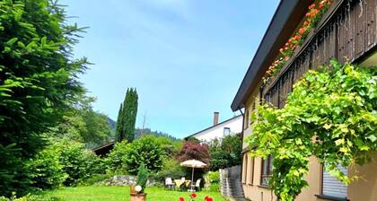 Studio Apartment 'Ferienwohnung Wyss' with Mountain View, Private Garden and Wi-Fi