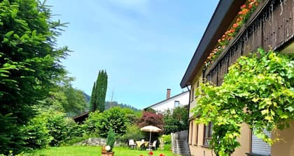 Studio 'Ferienwohnung Wyss' avec vue sur la montagne, jardin privé et Wi-Fi