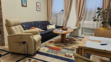 Fernseher, DVD-Player, Stereoanlage