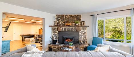 تلفزيون، مدفأة، تنس طاولة