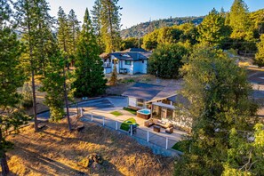 Exterior - Gardenview Getaway with Hot tub, Pool table, Generator and spectacular view (Oakhurst)