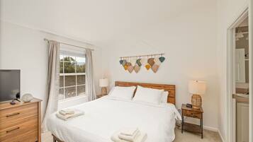 3 bedrooms, desk, iron/ironing board, WiFi