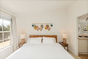 3 bedrooms, desk, iron/ironing board, WiFi