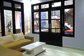 Coin salon dans le hall