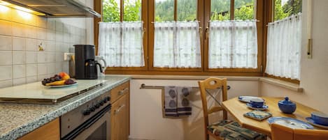 Køleskab, ovn, kogeplade, opvaskemaskine