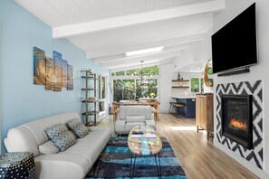 Smart-TV, Kamin, Arbeitsbereiche