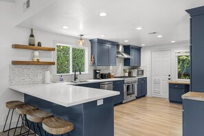 Fridge, microwave, oven, stovetop - Stone Lagoon by AvantStay | Steps to the Beach + Backyard Oasis! (San Clemente)