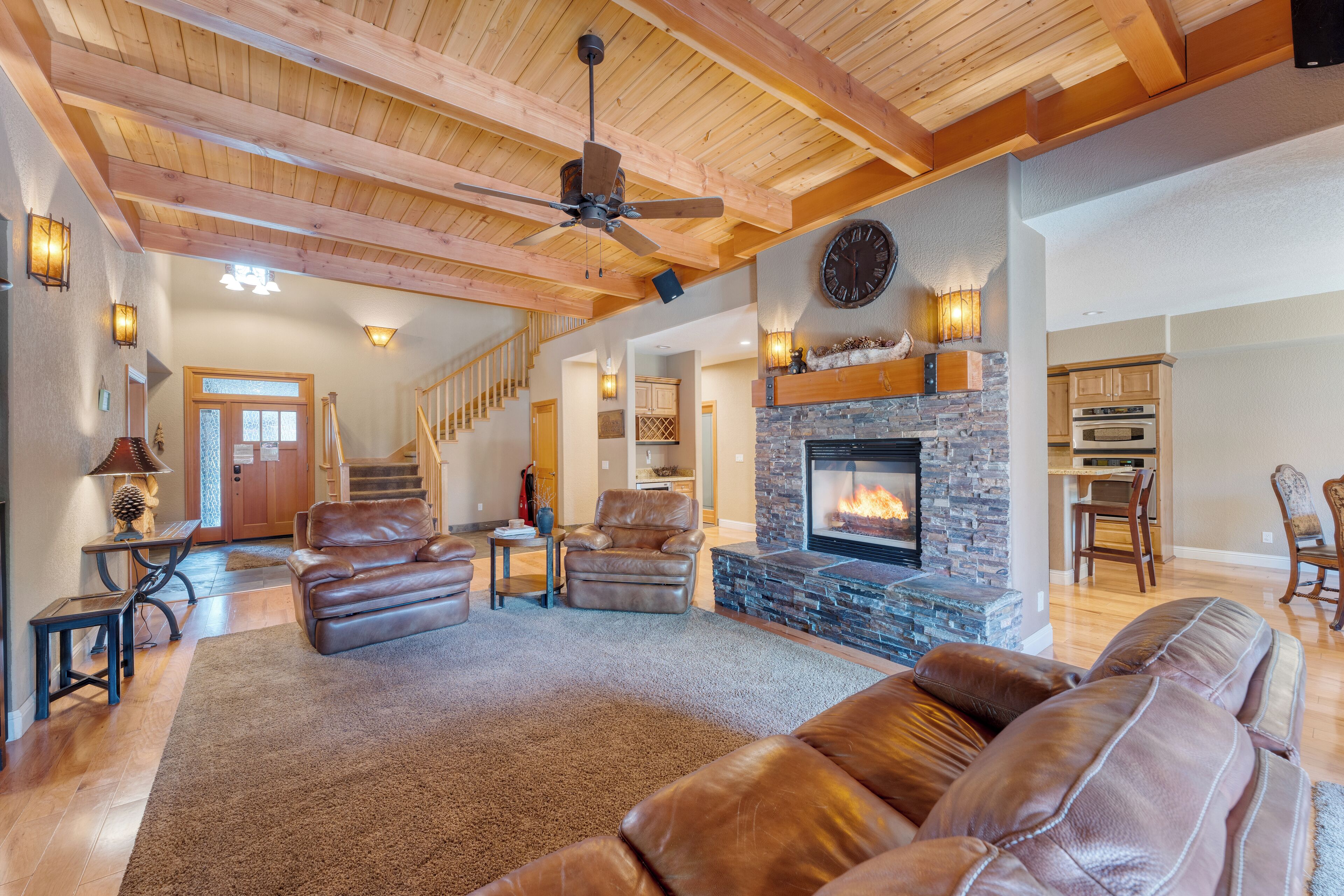 Smart TV, fireplace