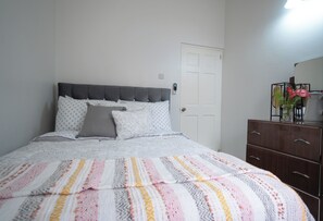 2 slaapkamers, een strijkplank/strijkijzer, wifi, beddengoed