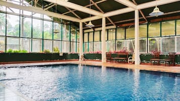 Kolam renang outdoor