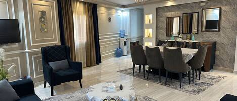 المنشأة من الداخل