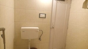 ห้องดีลักซ์, วิวเมือง | ห้องน้ำ | ผ้าเช็ดตัว, สบู่, กระดาษชำระ