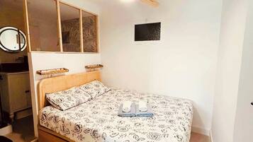 1 chambre, fer et planche Ă repasser, lit parapluie, Wi-Fi