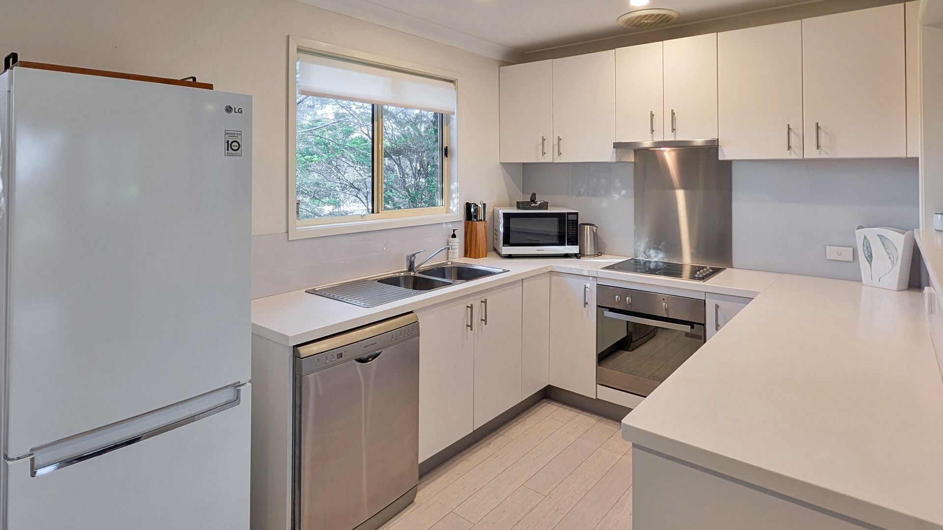 Refrigerador, microondas, horno, placa de cocina