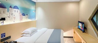 Tianshun Hotel (Guangzhou ERGONG subway station store)