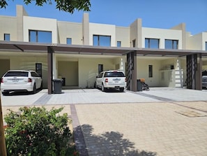 Front of property - Spacious 3BHK Townhouse-Emaar South Golf (Dubai)