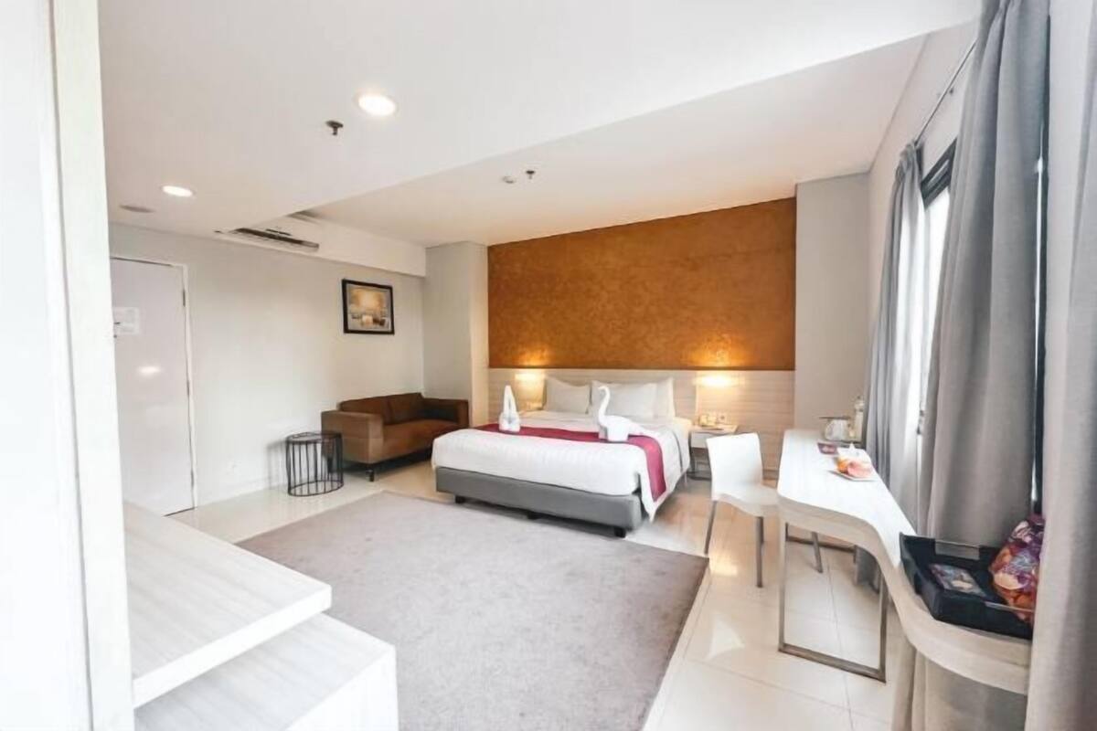 1 bedroom, desk, laptop workspace, free WiFi