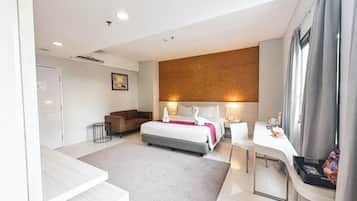 1 bedroom, desk, laptop workspace, free WiFi