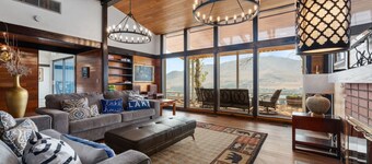 Sunny Retreat-Lake views/HotTub/BBQ/firepit/EV