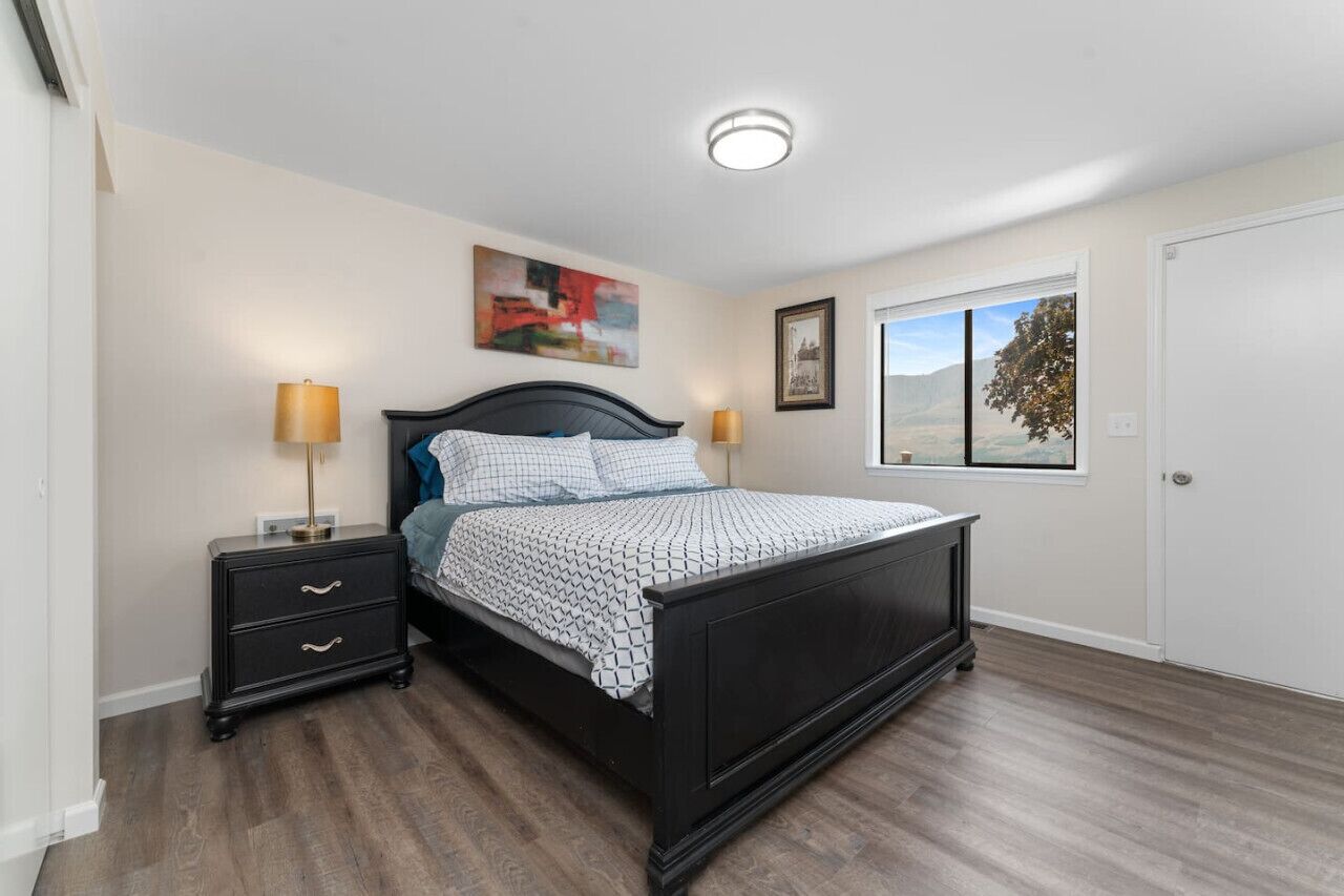 5 Schlafzimmer, Schreibtisch, Bügeleisen/Bügelbrett, Reisekinderbett