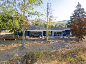 Exterior - Sunny Retreat-Lake views/HotTub/BBQ/firepit/EV (Chelan)