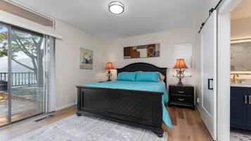 5 bedrooms, desk, iron/ironing board, travel crib