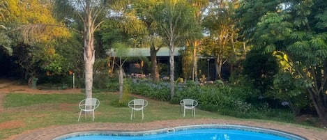 룸, 침실 1개, 흡연, 파티오 | 수영장 | 야외 수영장