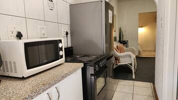 Room, 1 Bedroom, Smoking, Patio | Private kitchen